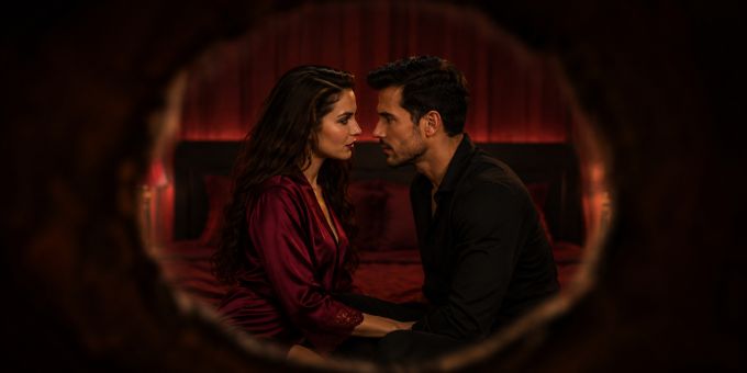 What is candaulism, sensual couple seen through a keyhole, Lovesexshop.ie sex shop